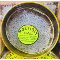 BOZYİĞİT DOĞAL PETEKLİ KARAKOVAN BALI (SÜZME+PETEK NET:1 KG)